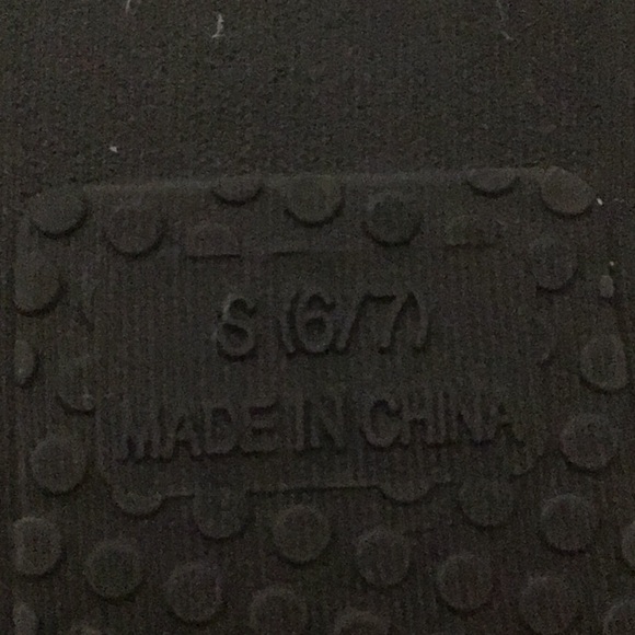 BLACK & WHT FUR INDOOR/OUT SLIPPERS S 6/7 - Picture 7 of 9